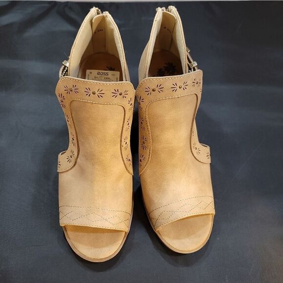 BRAND NEW JELLYPOP CUT-OUT DESIGN BLOCK HEEL BOOTIE - Picture 2 of 15